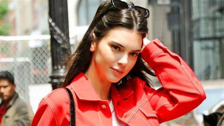 10 Times Kendall Jenner Has Bared Her Abs In Sexy Crop Tops