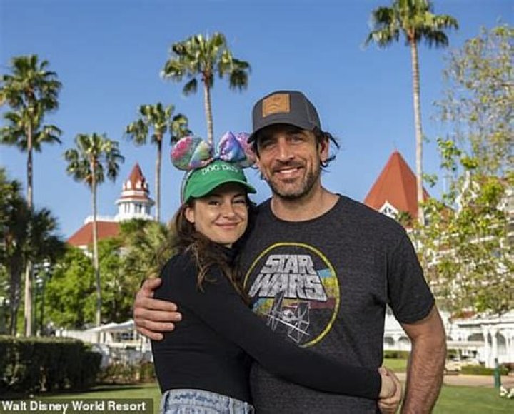 5 Things To Know About Aaron Rodgers’ Alleged Lover – Hollywood Life