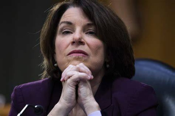 Amy Klobuchar Withdraws From VP Consideration & Urges Biden To Choose A ‘Woman Of Color’