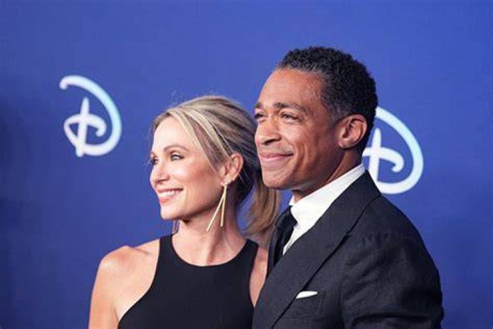 Amy Robach & T.J. Holmes In Atlanta After Christmas: Photos – Hollywood Life