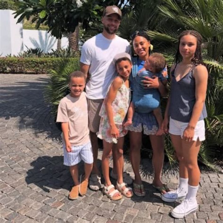 Ayesha Curry’s Daughters Riley, 8, & Ryan, 5, Break It Down To Beyonce’s ‘Already’ — Watch