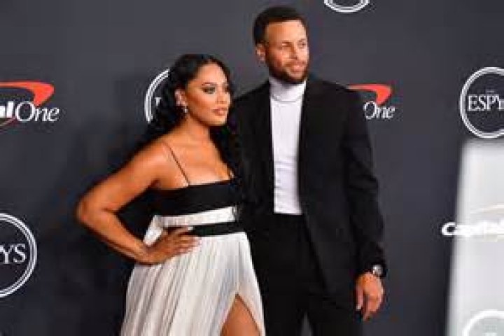 Ayesha Curry Scores A Big Kiss From Husband Steph During Their Romantic Outing