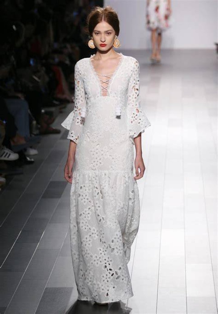 Badgley Mischka SS18 Runway Show During NYFW — See Pics