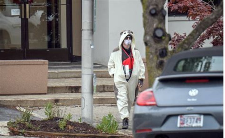 Baltimore TV Station Bomb Threat By Man Wearing Explosive Vest & Costume – Hollywood Life