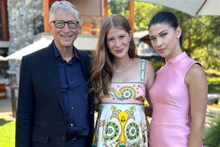 Bill Gates And Daughter Phoebe Enjoy Dinner In NYC: Photos – Hollywood Life