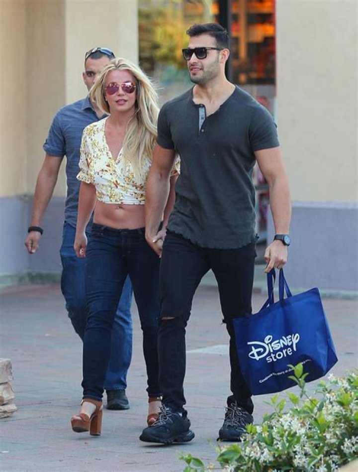 Britney Spears & Hunky BF Sam Asghari Go On A ‘Fun’ & Romantic Bike Ride Date At The Beach