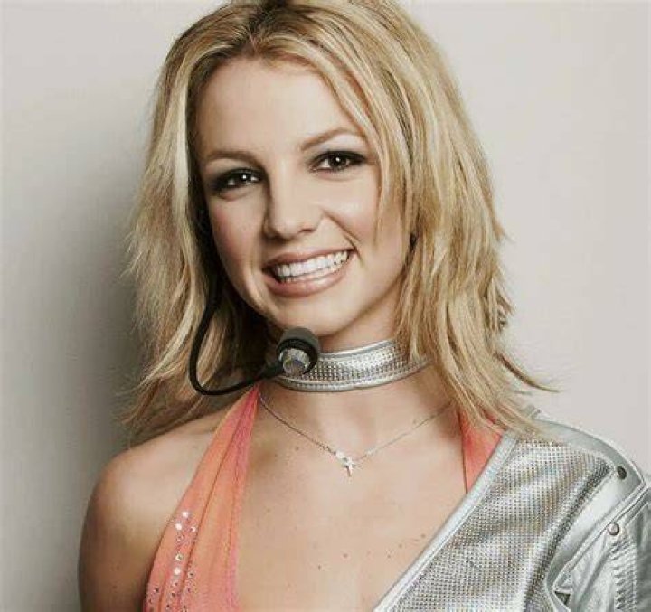 Britney Spears Rocks A Crop Top As She Finally Explains What Her Cryptic ‘Red’ Clues Mean — Watch