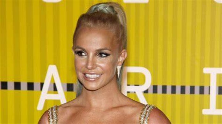 Britney Spears Shows Off Sexy New Salsa Dance Moves In Crop Top & Short Shorts