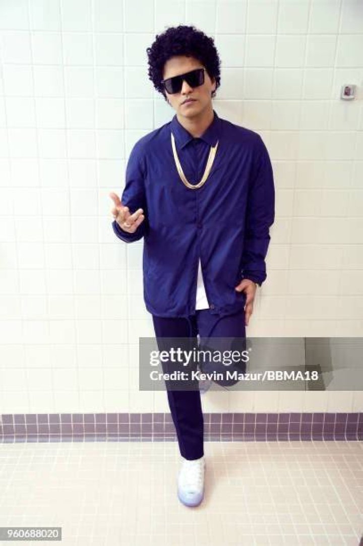 Bruno Mars: Photos – Hollywood Life