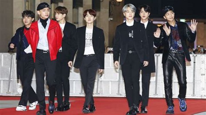 BTS Fans Reacts To Apparent Sasaeng Fan In J-Hope’s Birthday Live – Hollywood Life