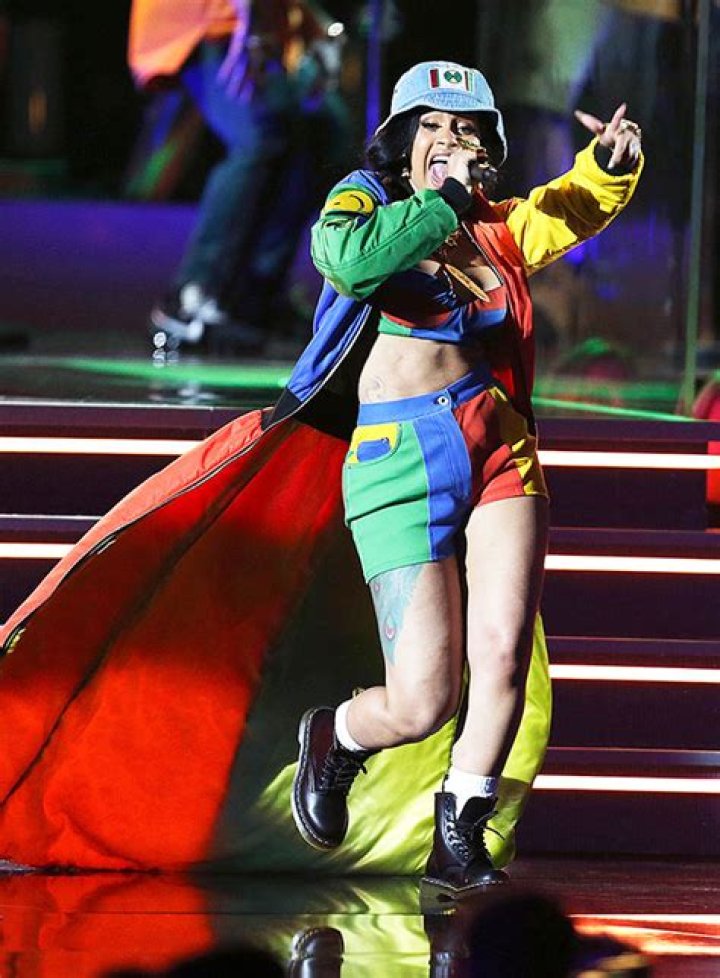 Cardi B’s Hottest Performance Looks: Photos – Hollywood Life