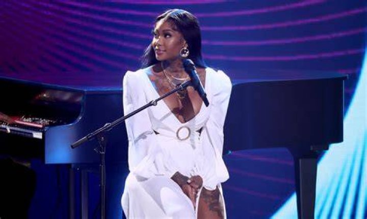 Cardi B Teams With Summer Walker & SZA In ‘No Love’ Remix Music Video – Hollywood Life