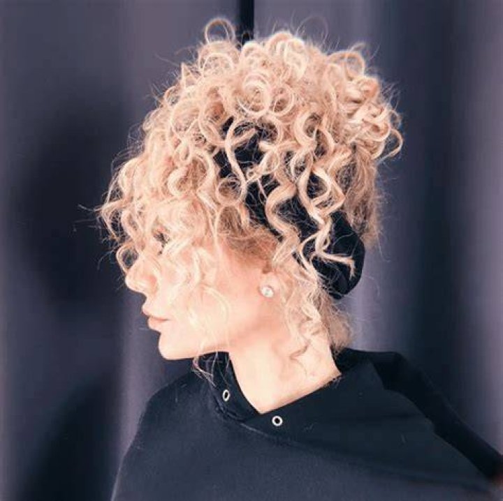 Celeb Hairstylist Justine Marjan Gives A Step-By-Step Tutorial For Festive Holiday French Braids