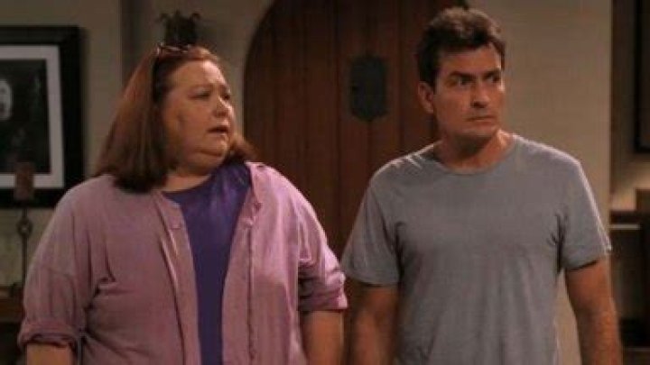 Charlie Sheen & Jon Cryer React To Conchata Ferrell’s Death: Tweets – Hollywood Life