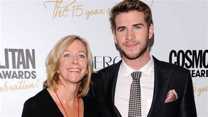 Chris & Liam Hemsworth Fans Gush Over How Gorgeous Their Mom Is As She Turns 60