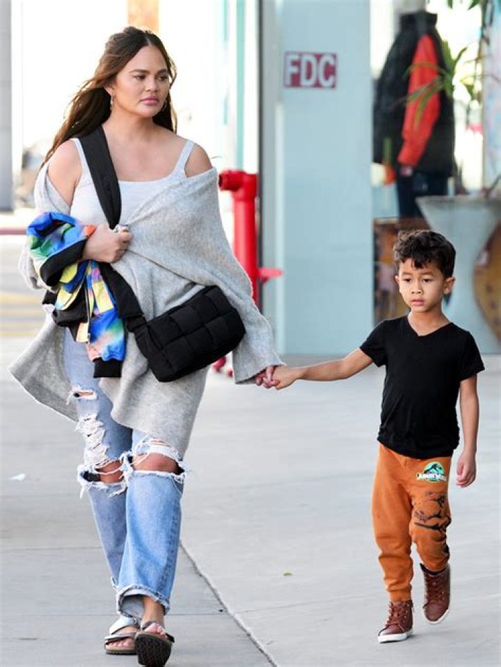 Chrissy Teigen Rocks A Crop Top While Pregnant & Holds Hands With Adorable Kids At Grocery Store