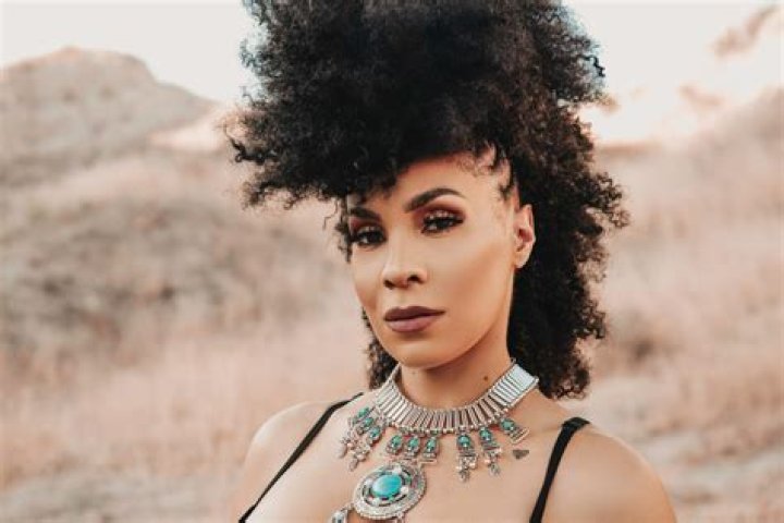 Country Artist Ashlie Amber Captures The ‘Energy’ Of Being ‘Open’ To Love In New Song