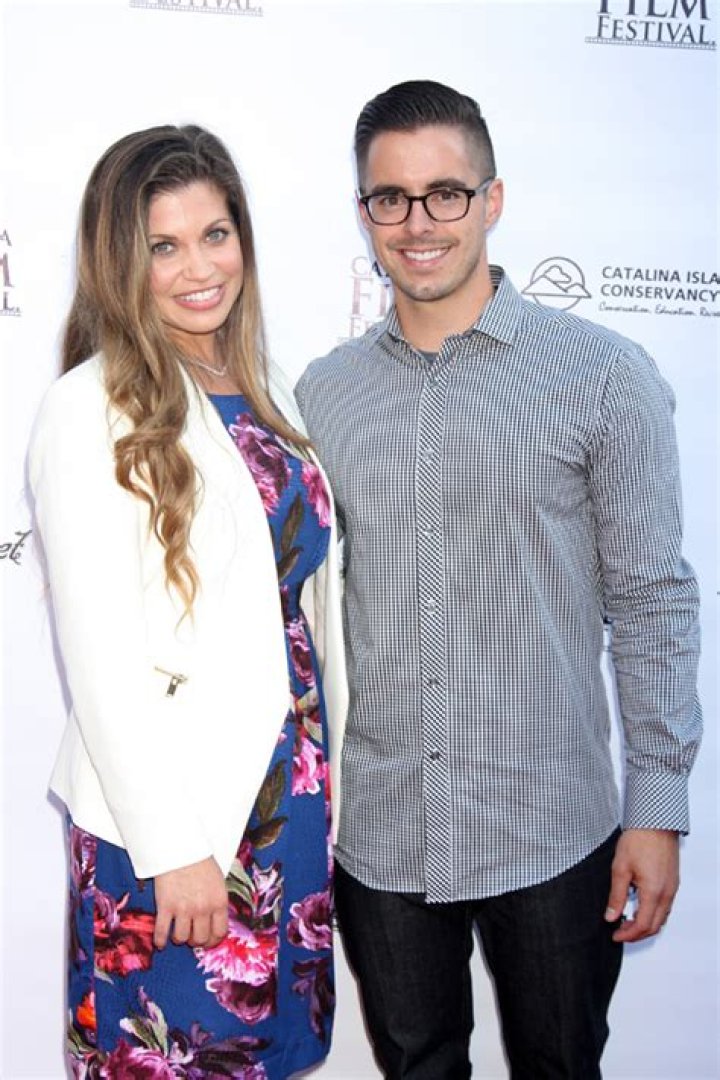 Danielle Fishel Divorce — Calls It Quits With Husband After 3 Years – Hollywood Life