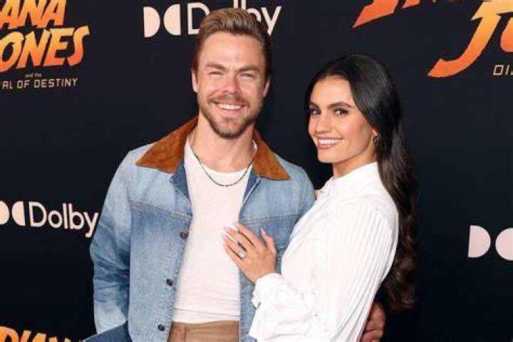 Derek Hough’s Wife Hayley Details ‘Life-Changing Moments’ Post-Surgery – Hollywood Life