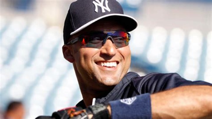 Derek Jeter Slams Rumor That He Gave Gift Bags To One Night Stands – Hollywood Life