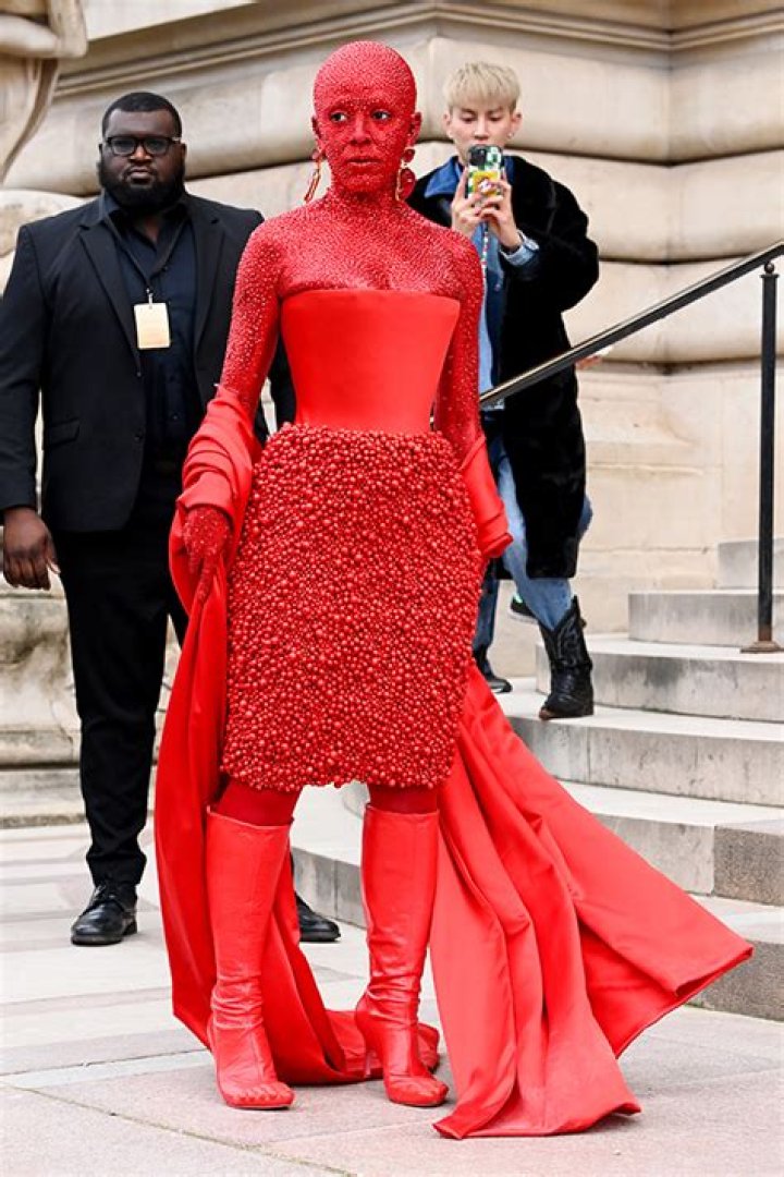 Doja Cat Wore 30K Red Swarovski Crystals At Paris Fashion Week: Photos – Hollywood Life