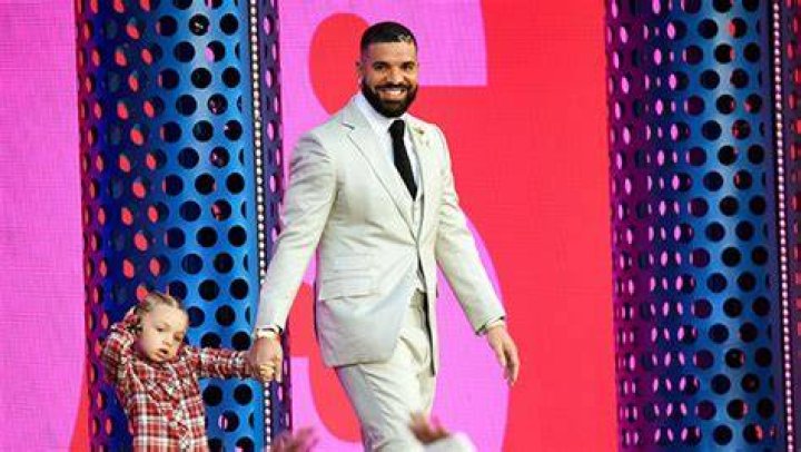 Drake’s Son Adonis Appears in His New ‘8AM in Charlotte’ Music Video – Hollywood Life