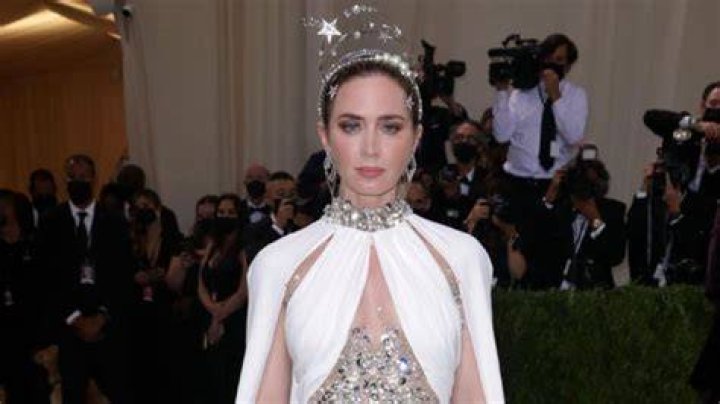 Emily Blunt’s Jeweled Miu Miu Dress At The 2021 Met Gala Channels An Iconic Hollywood Actress