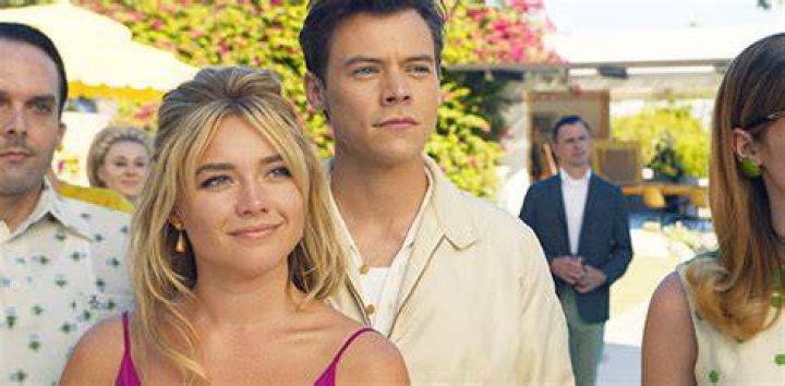 Florence Pugh Sings Harry Styles Song In ‘Don’t Worry Darling’: Listen – Hollywood Life