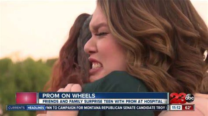 Friends Of Terminailly Ill Girl, 14, Bring Prom To Her Hospital Room