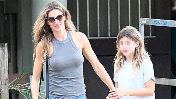Gisele Bundchen Reunites With Her Family In Brazil For Christmas – Hollywood Life