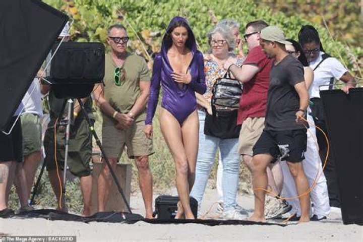 Gisele Bundchen Rocks Purple Swimsuit On Beach: Photos – Hollywood Life