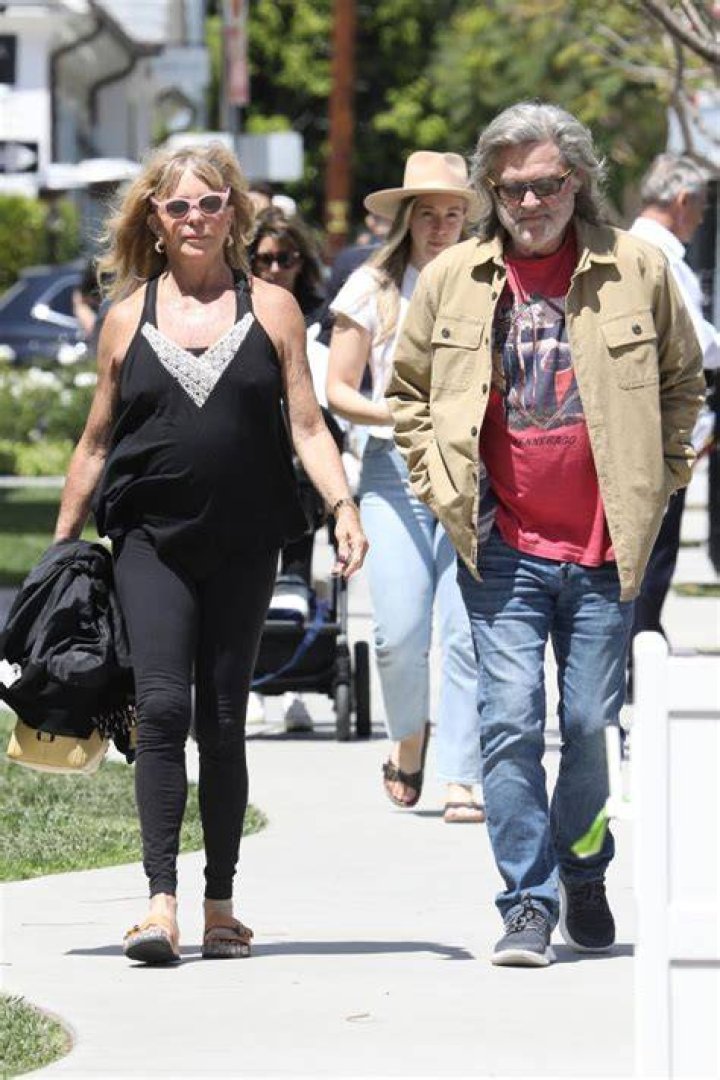 Goldie Hawn & Kurt Russell Step Out For Lunch In Pacific Palisades – Hollywood Life