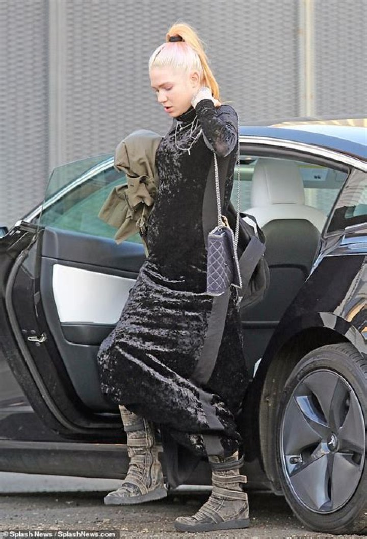 Grimes Shows Off Huge Bump In New Selfie As She Prepares To Welcome Baby With Elon Musk