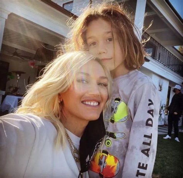 Gwen Stefani’s Son Apollo Looks So Grown Up In New Selfie With Mom For His 7th Birthday — Pic