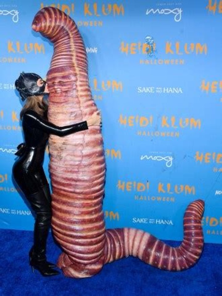 Heidi Klum Lays Across Her Tombstone Covered In Blood & Bandages For Halloween Surprise