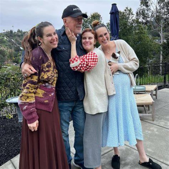 How Bruce Willis’ Family is Reportedly Supporting Him Amid Dementia – Hollywood Life