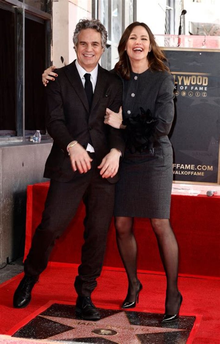 Jennifer Garner & Mark Ruffalo Have Sweet ’13 Going On 30’ Reunion at His Walk of Fame Ceremony