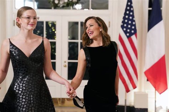 Jennifer Garner’s Daughter Violet, 13, Is As Tall As Her In Sweet New Pics