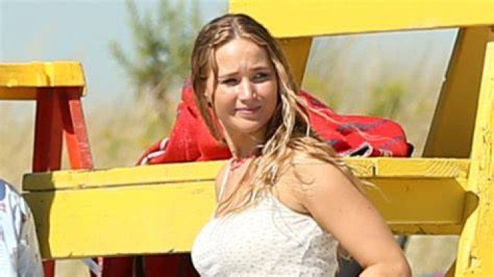 Jennifer Lawrence Rocks Crop Top While Filming New Movie: Photo – Hollywood Life