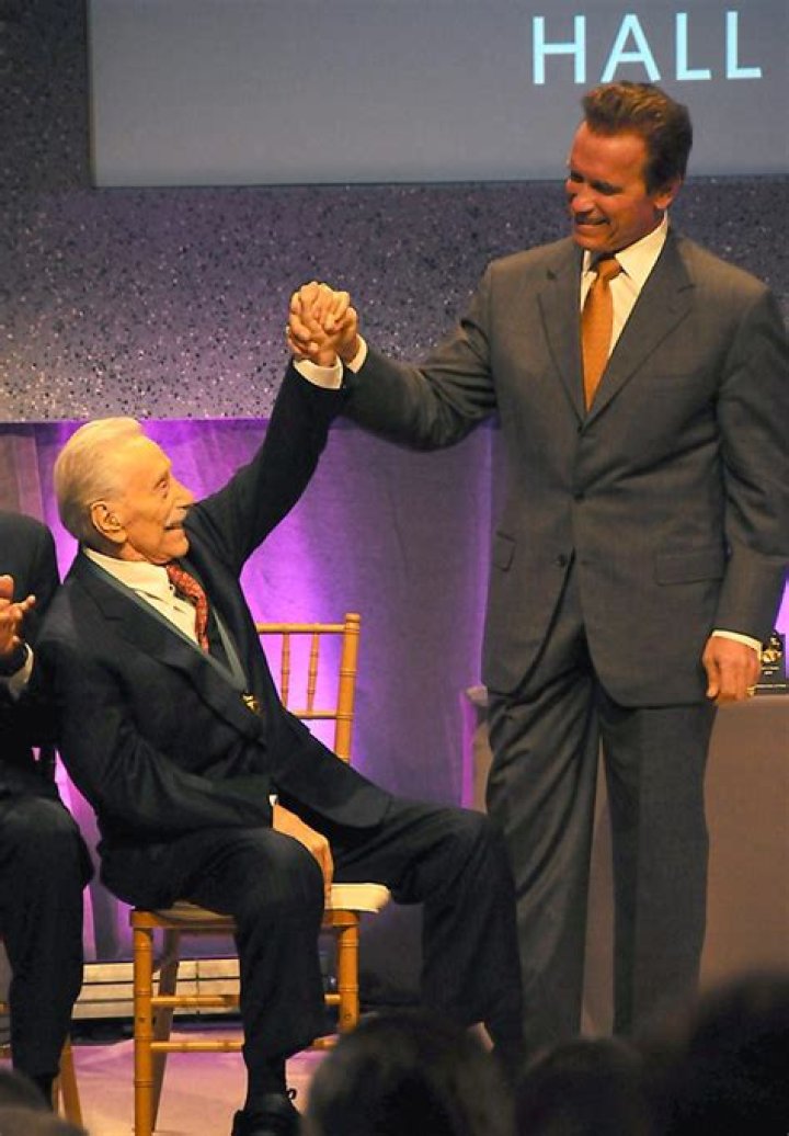Joe Weider Dead — Bodybuilding King, Arnold Schwarzenegger Mentor Dies At 93 – Hollywood Life