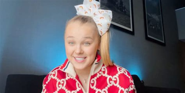JoJo Siwa Takes Out Ponytail & Reveals Natural Curly Hair — Watch – Hollywood Life