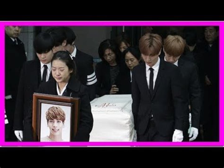 Jonghyun’s Heartbreaking Funeral: SHINee Carries His Coffin & More Tearful Moments