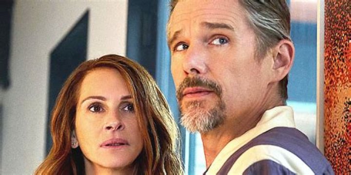 Julia Roberts Rocks Daisy Dukes Alongside Ethan Hawke On The Set Of Their New Movie