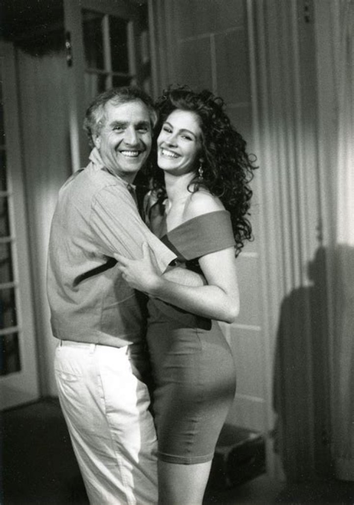 Julia Roberts Tears Up Talking About The Sweet Gift Garry Marshall Gave Her After ‘Pretty Woman’