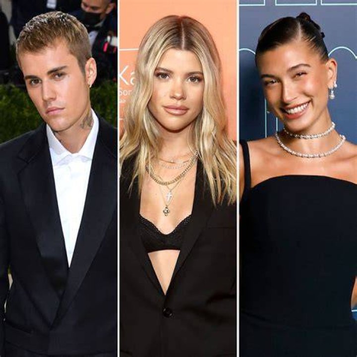 Justin Bieber’s Ex-Fling Kourtney Kardashian Hangs With Sofia Richie’s Sis Nicole: Awkward