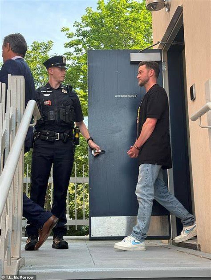 Justin Timberlake’s Arresting Police Officer Reportedly ‘Didn’t Know Who He Was’