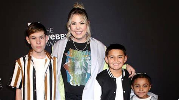 Kailyn Lowry’s Son Isaac Reacts to Her Pregnancy With Twins – Hollywood Life