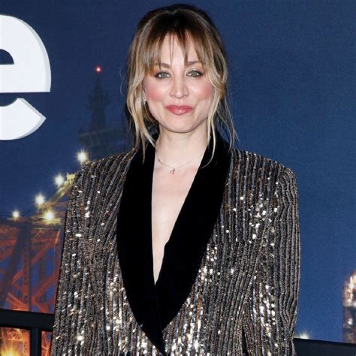Kaley Cuoco Trips While Showing Off Dress At W Oscar Party – Hollywood Life