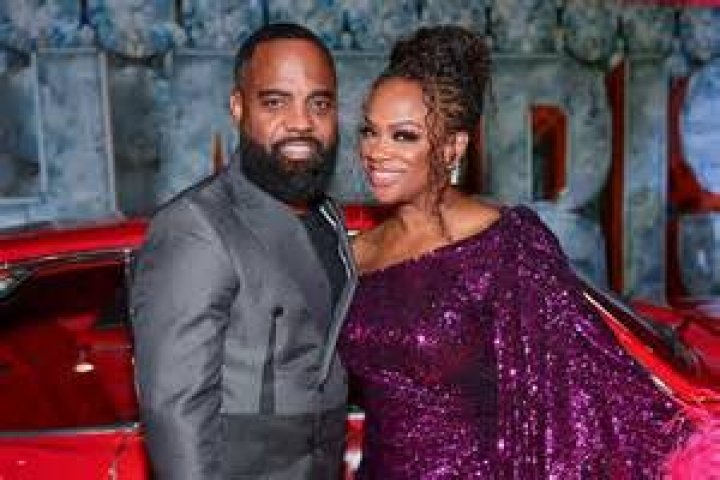 Kandi Burruss Celebrates Husband Todd’s Birthday With Caged Dancers – Hollywood Life