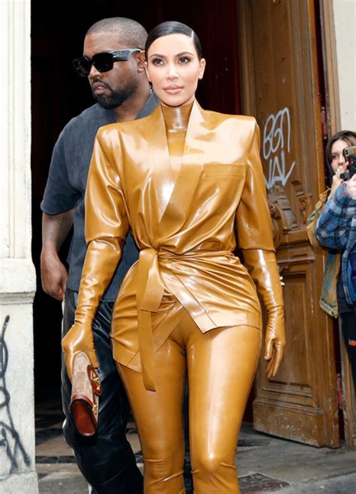 Kanye West Gets Kim Kardashian’s Sex Tape From Ray J – Hollywood Life